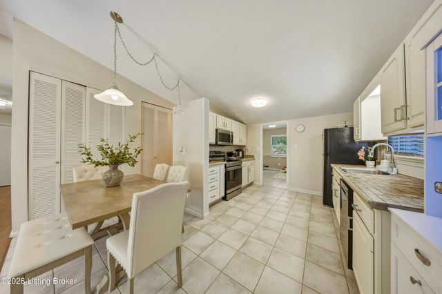 2830 Rockhaven Ave, Louisville, KY 40220