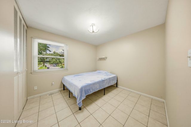 2830 Rockhaven Ave, Louisville, KY 40220