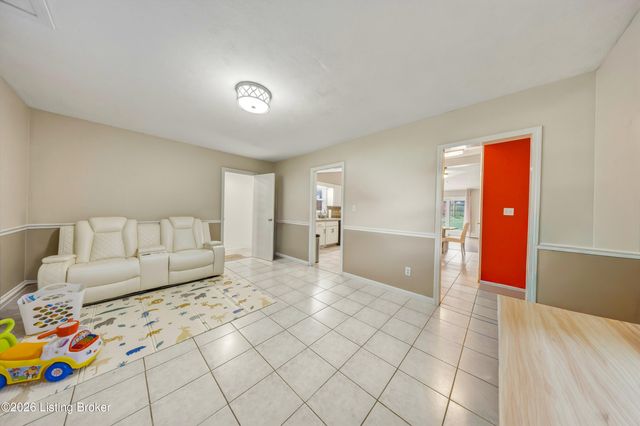 2830 Rockhaven Ave, Louisville, KY 40220