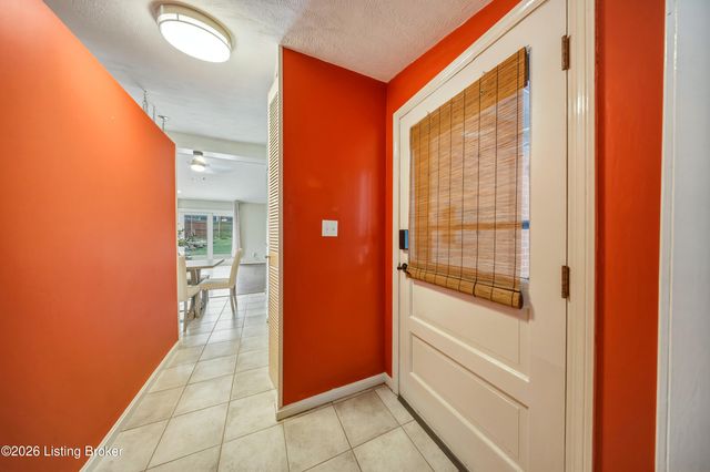 2830 Rockhaven Ave, Louisville, KY 40220