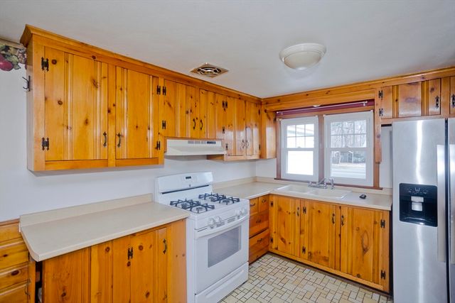185 East St, Springfield, MA 01104