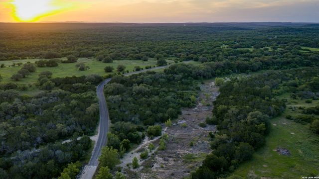 250 County Road 241, Hondo, TX 78861
