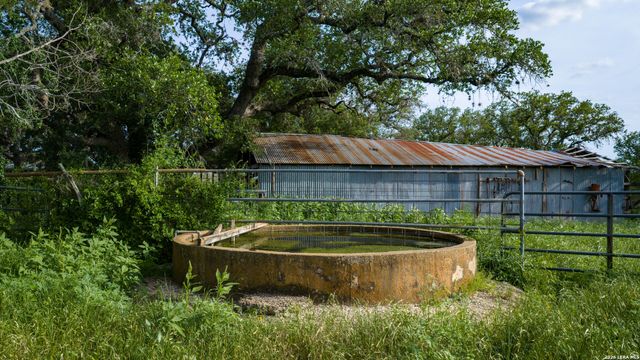 250 County Road 241, Hondo, TX 78861