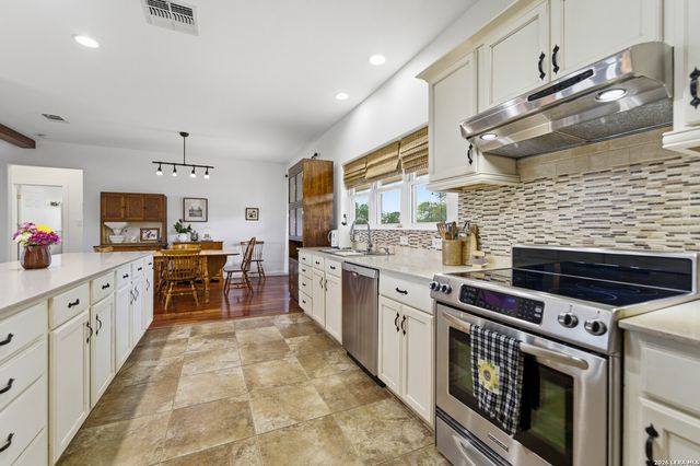 250 County Road 241, Hondo, TX 78861