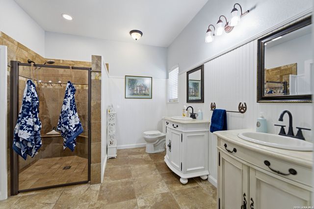 250 County Road 241, Hondo, TX 78861