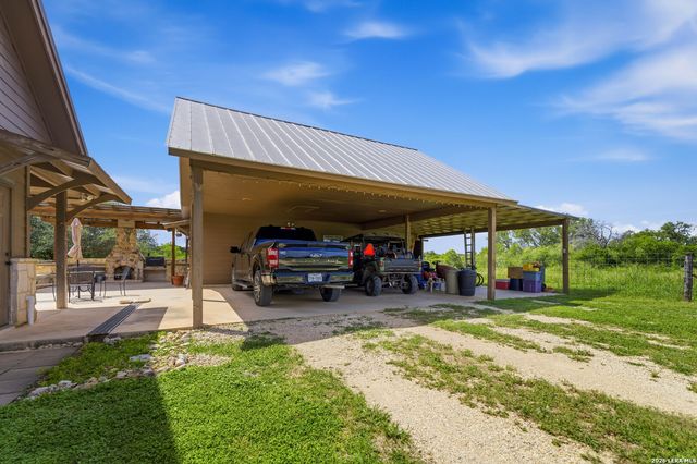 250 County Road 241, Hondo, TX 78861