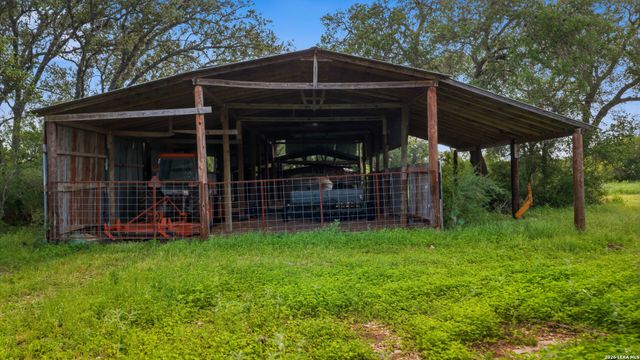 250 County Road 241, Hondo, TX 78861