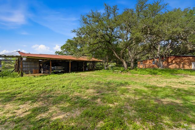 250 County Road 241, Hondo, TX 78861