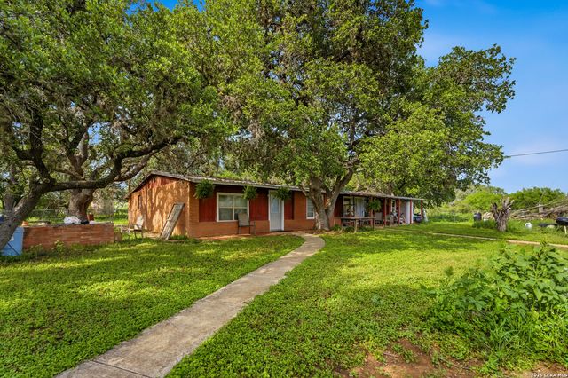 250 County Road 241, Hondo, TX 78861
