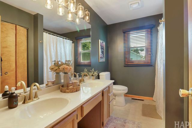 1109 Hollywood Boulevard, Mchenry, IL 60050