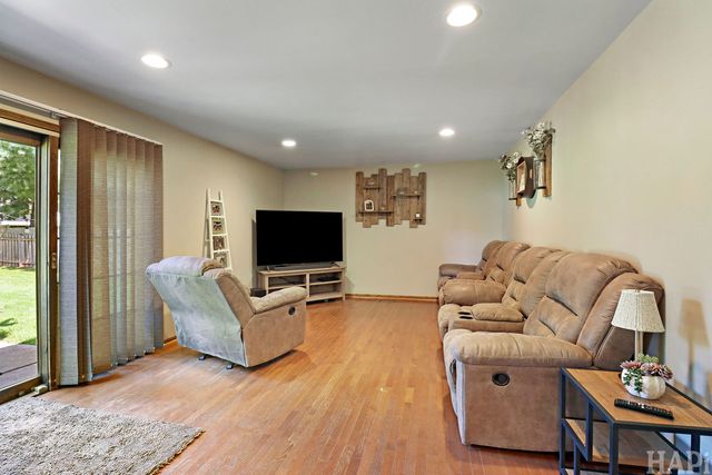1109 Hollywood Boulevard, Mchenry, IL 60050