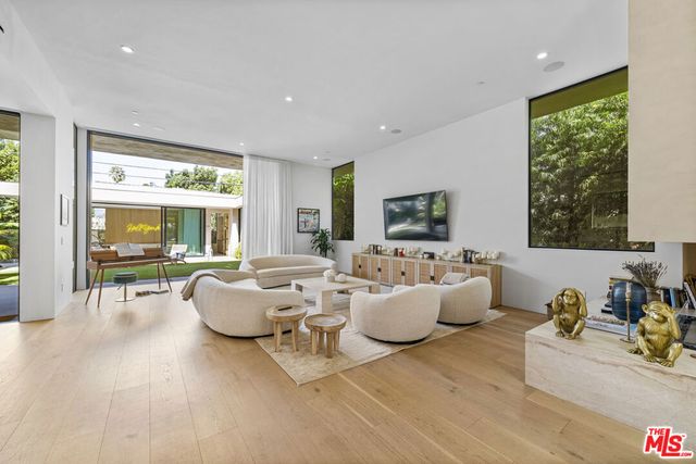 513 N Martel Avenue, Los Angeles, CA 90036