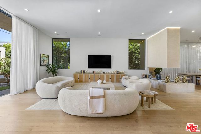 513 N Martel Avenue, Los Angeles, CA 90036