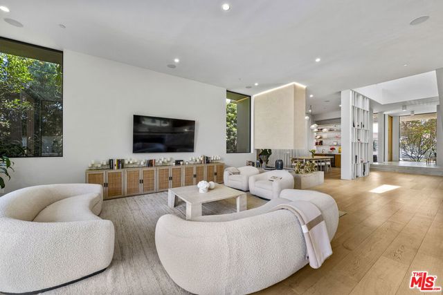 513 N Martel Avenue, Los Angeles, CA 90036
