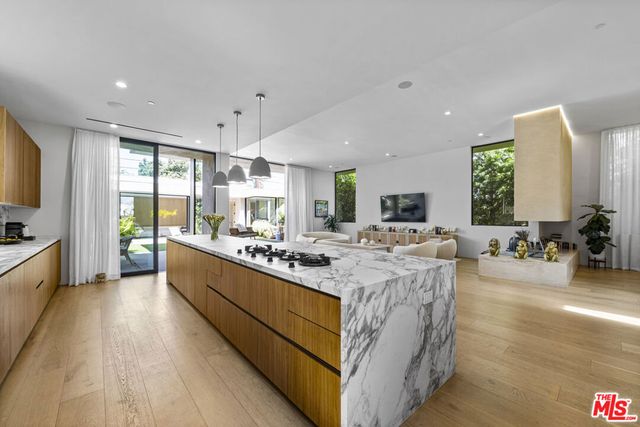 513 N Martel Avenue, Los Angeles, CA 90036