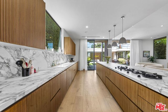 513 N Martel Avenue, Los Angeles, CA 90036