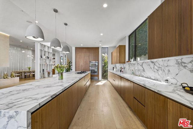 513 N Martel Avenue, Los Angeles, CA 90036