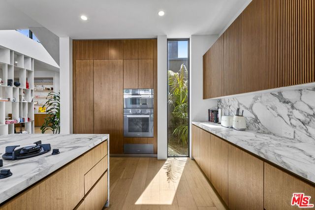 513 N Martel Avenue, Los Angeles, CA 90036