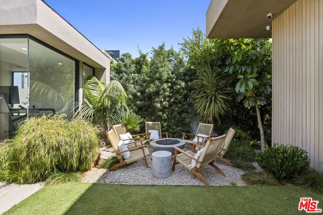 513 N Martel Avenue, Los Angeles, CA 90036