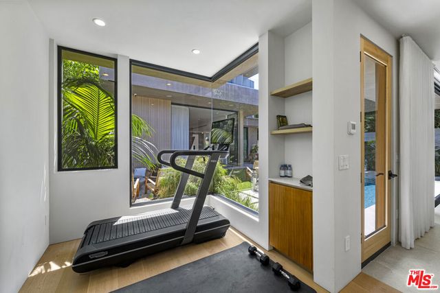 513 N Martel Avenue, Los Angeles, CA 90036
