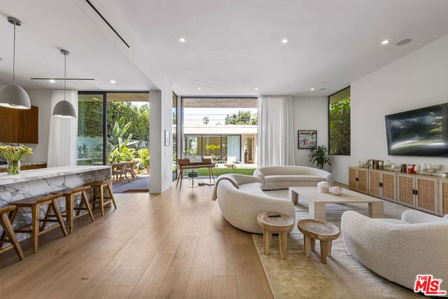 513 N Martel Avenue, Los Angeles, CA 90036