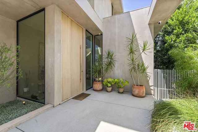 513 N Martel Avenue, Los Angeles, CA 90036