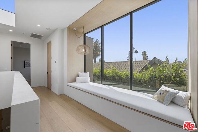 513 N Martel Avenue, Los Angeles, CA 90036