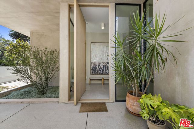513 N Martel Avenue, Los Angeles, CA 90036