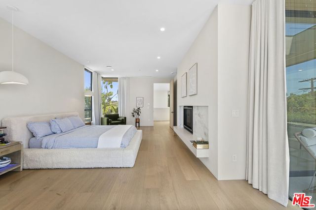513 N Martel Avenue, Los Angeles, CA 90036