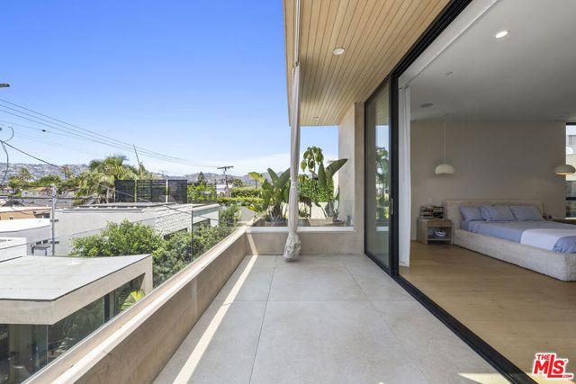 513 N Martel Avenue, Los Angeles, CA 90036
