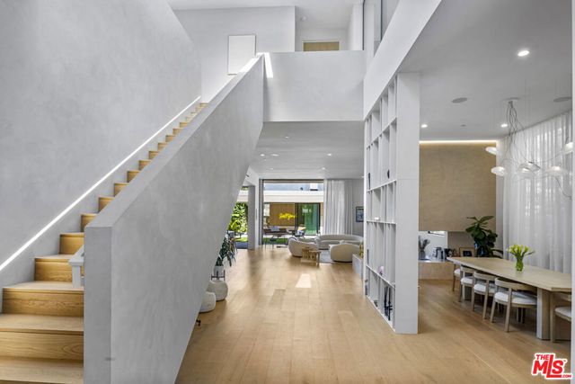 513 N Martel Avenue, Los Angeles, CA 90036