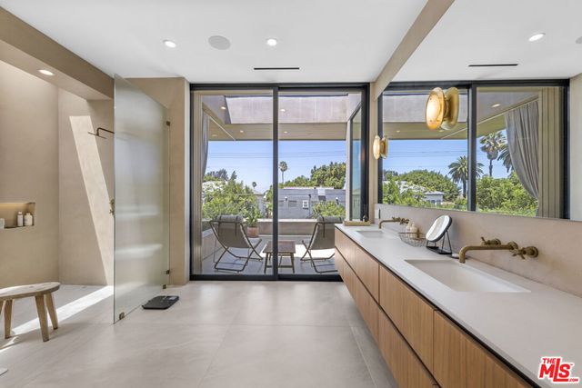 513 N Martel Avenue, Los Angeles, CA 90036