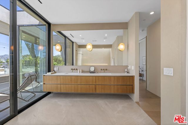 513 N Martel Avenue, Los Angeles, CA 90036