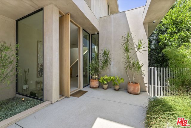513 N Martel Avenue, Los Angeles, CA 90036