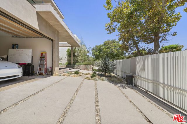 513 N Martel Avenue, Los Angeles, CA 90036
