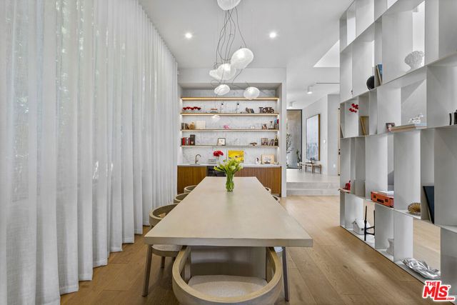513 N Martel Avenue, Los Angeles, CA 90036