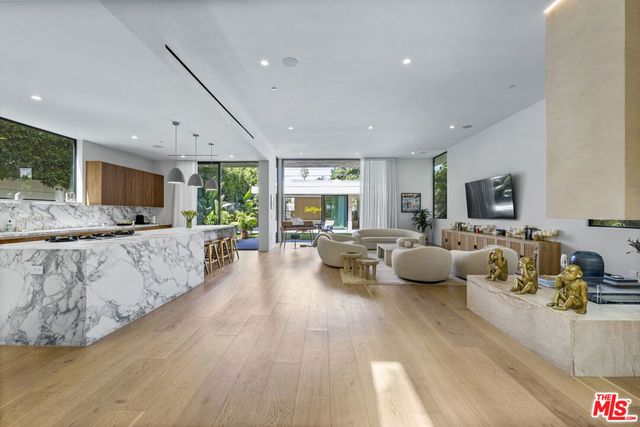 513 N Martel Avenue, Los Angeles, CA 90036