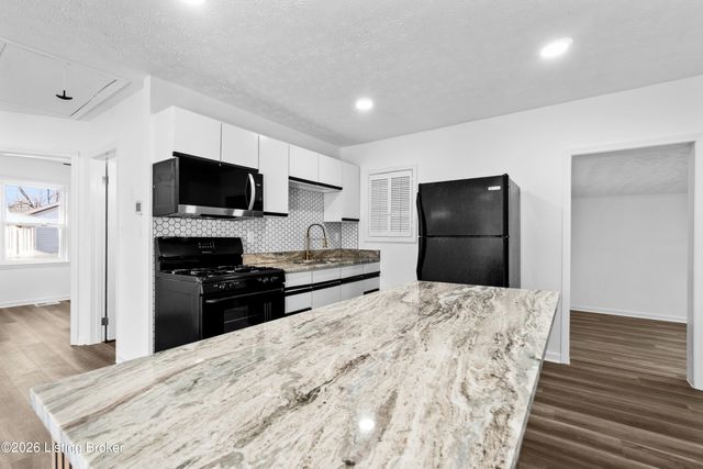 7712 3rd Street Rd, Louisville, KY 40214