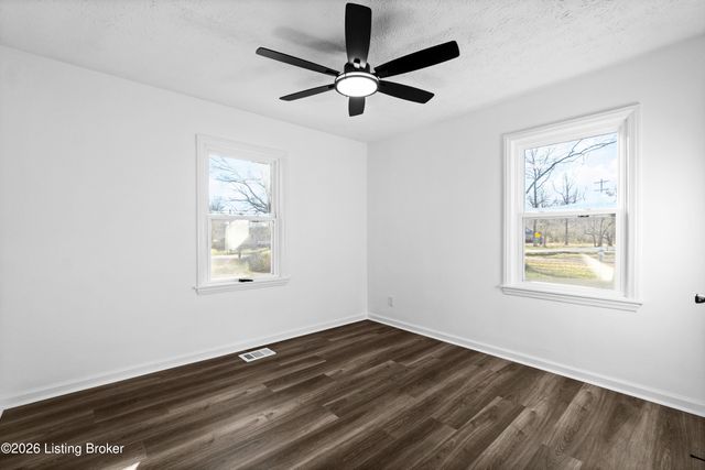 7712 3rd Street Rd, Louisville, KY 40214