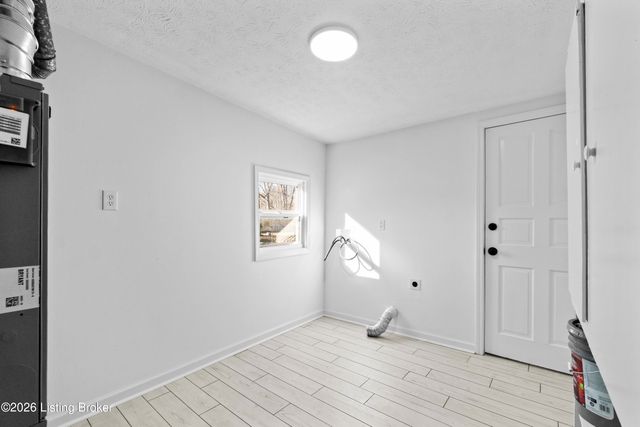 7712 3rd Street Rd, Louisville, KY 40214