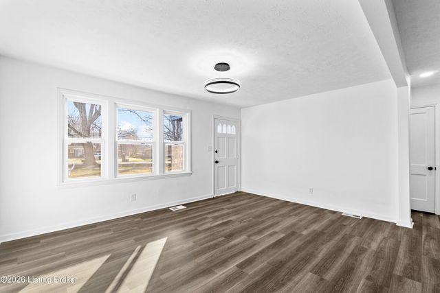 7712 3rd Street Rd, Louisville, KY 40214