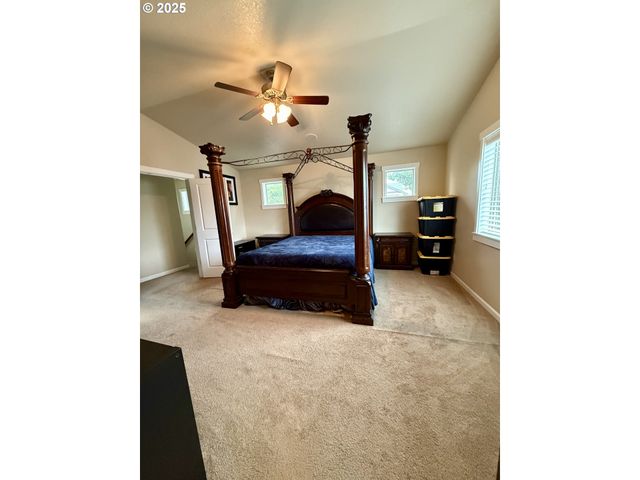 4002 N 3RD Cir, Ridgefield, WA 98642