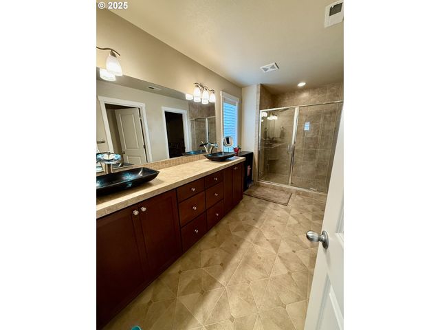 4002 N 3RD Cir, Ridgefield, WA 98642