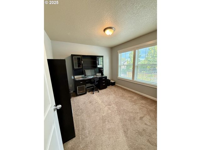 4002 N 3RD Cir, Ridgefield, WA 98642