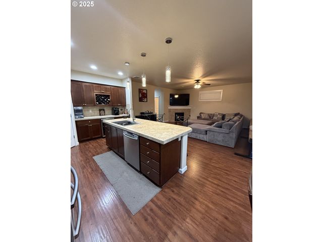 4002 N 3RD Cir, Ridgefield, WA 98642