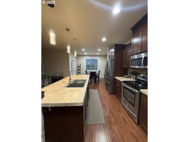4002 N 3RD Cir, Ridgefield, WA 98642