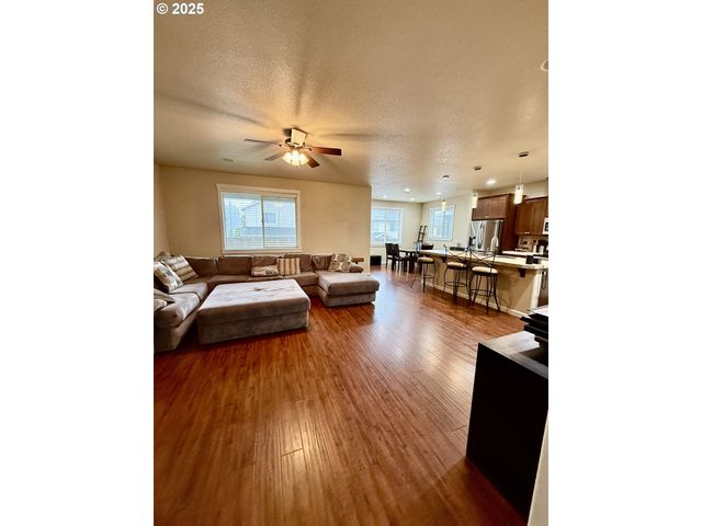 4002 N 3RD Cir, Ridgefield, WA 98642