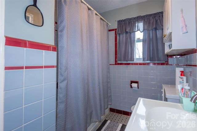 214 N North Dakota Street, Charlotte, NC 28216