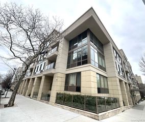 64-05 Yellowstone Boulevard 403S, Forest Hills, NY 11375