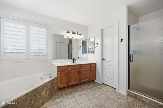 1231 W ISLANDIA Drive, Gilbert, AZ 85233